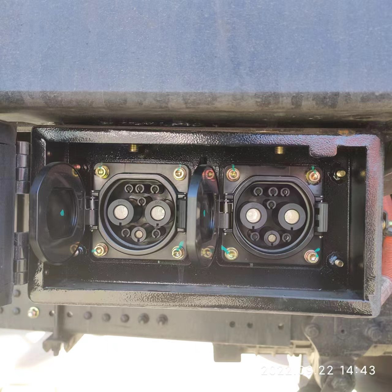 国恒充电桩 电动重卡充电接口.jpg